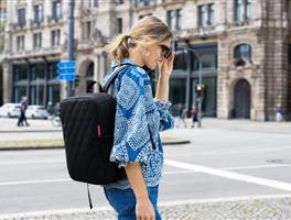 CJ7059_classic-backpack-M_rhombus-black_reisenthel_RGB-Master_PE_01-min